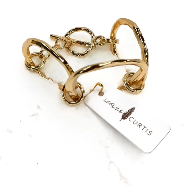 Darby Hammered Circle-Link Bracelet. Open gold-toned circle links and a hammered finish give this bracelet an easy, sculptural look.