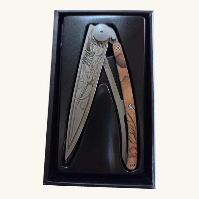 Deejo Pheasant 37g folding knife with engraved pheasant blade and brown-camo handle in its black presentation tray