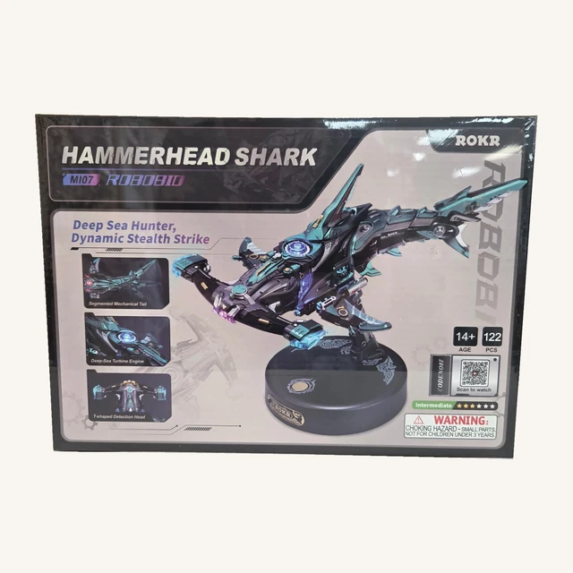 Complete retail box of the Hammerhead Shark — 122-Piece Model Kit, with its original printed artwork and model details.