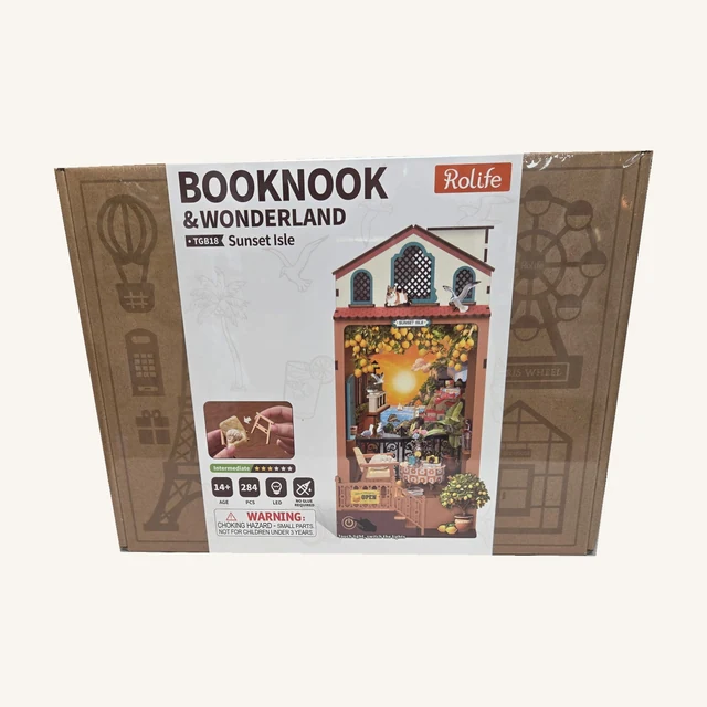 Complete retail box of the Sunset Isle — Book Nook Kit, with its original printed artwork and model details.