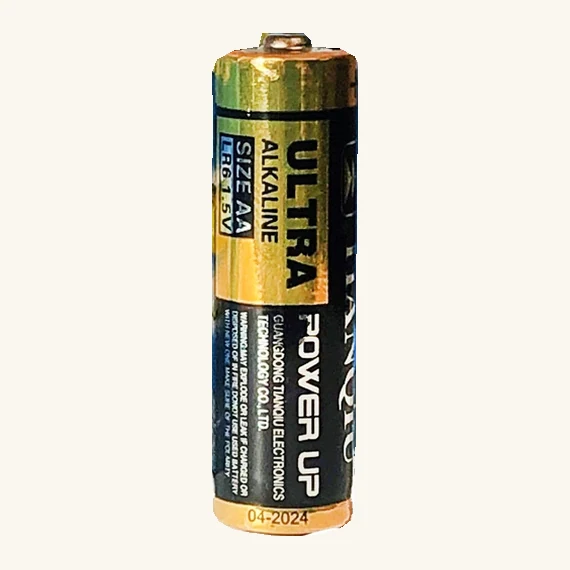 One representative gold-and-black TIANQIU Ultra AA alkaline battery; four identical cells are sold per pack.